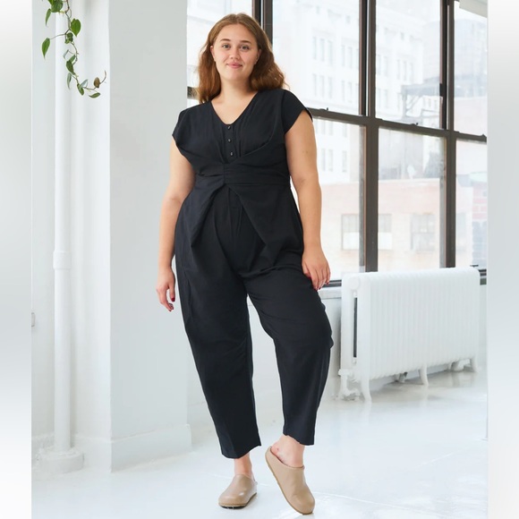 Black linen jumpsuit wrap around with tie - Picture 4 of 4